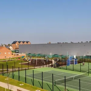 Contemporary Trumpington: Modern With Parking, Terrace & Hospital Proximity Cambridge (Cambridgeshire)